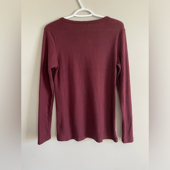 Waffle Knit V Cut Neck Henley Long Sleeve Shirt Sweater in Maroon NWT - Picture 8 of 11